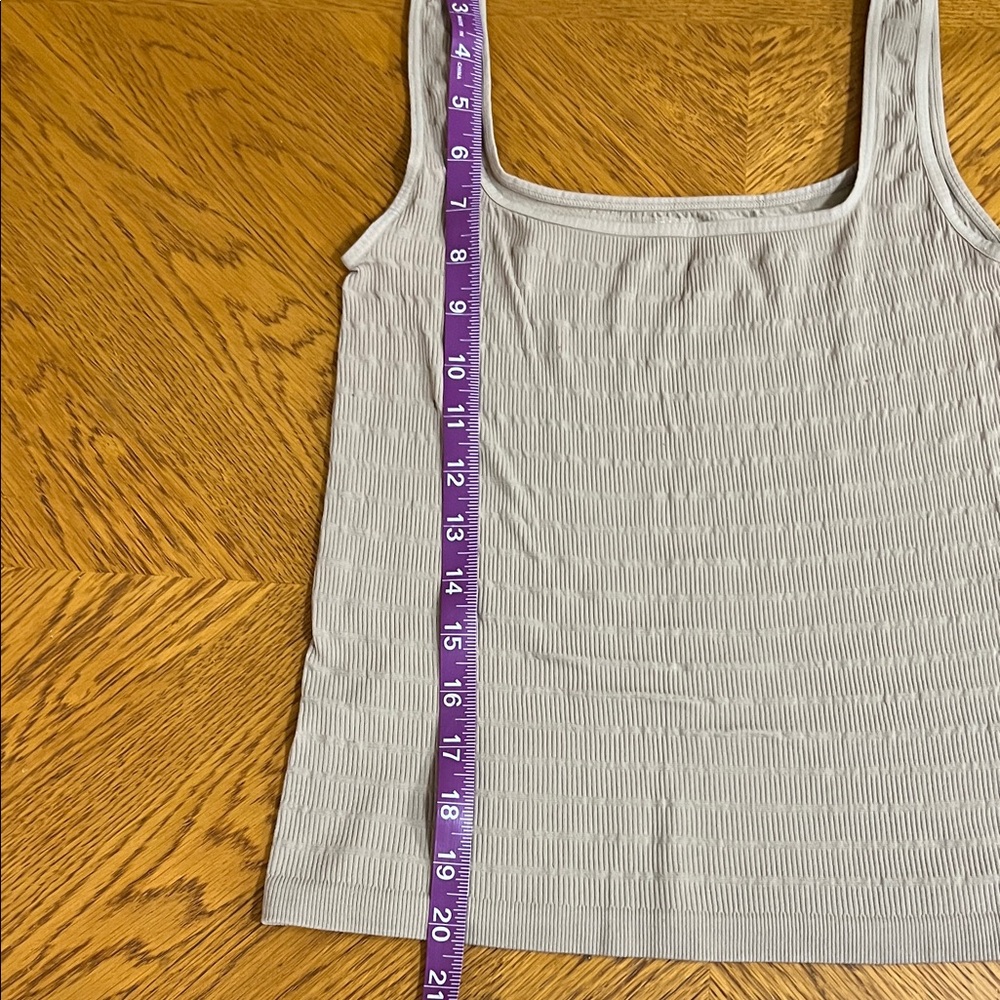 Elegant Beige Ribbed Tank Top - Picture 4 of 6